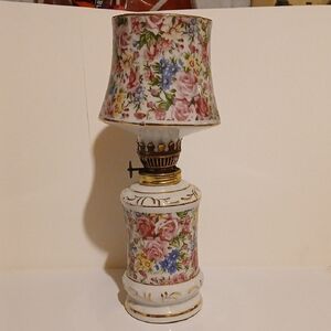 Vintage Floral Patterned Table Lamp